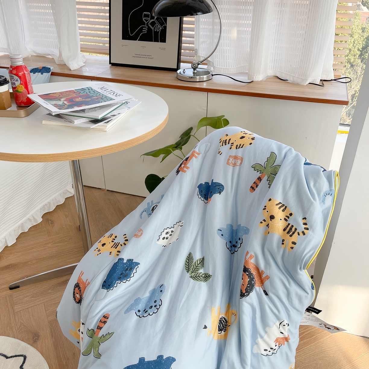 91家纺网 家纺一手货源 找家纺 咏绒家纺工厂店 厂家直销网销爆款花型永不断货2025春夏新款A类牛奶针织棉大豆夏被（长期款） 森林日记