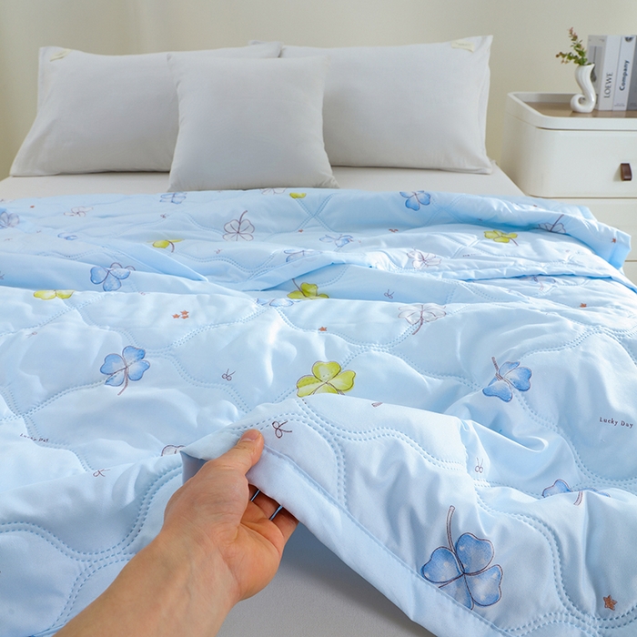 91家纺网 家纺一手货源 找家纺 诗雅纺织 2026新款亲肤绒夏被空调被夏凉被 四叶草