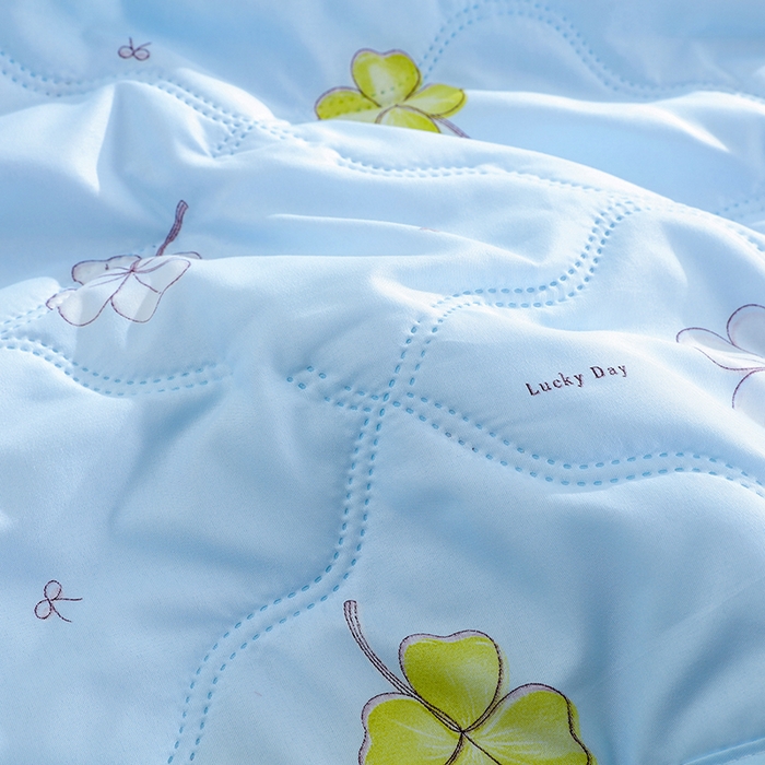 91家纺网 家纺一手货源 找家纺 诗雅纺织 2026新款亲肤绒夏被空调被夏凉被 四叶草