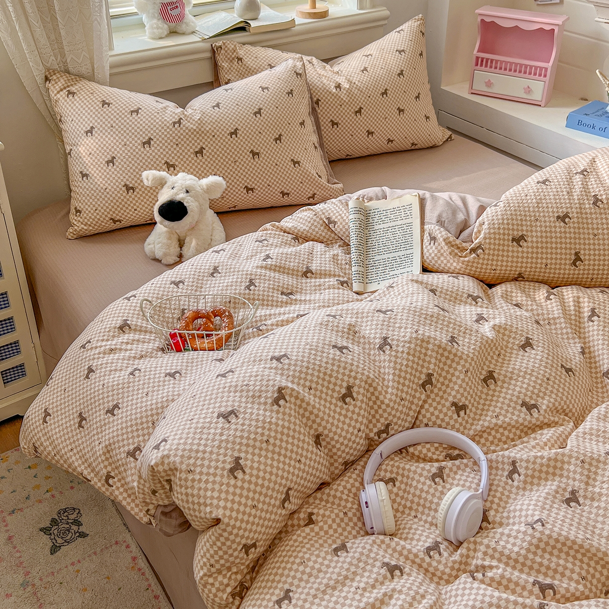 91家纺网 家纺一手货源 找家纺 金梦拉家纺 2026春夏新款云感双层纱皱皱纱系列四件套 小马咖