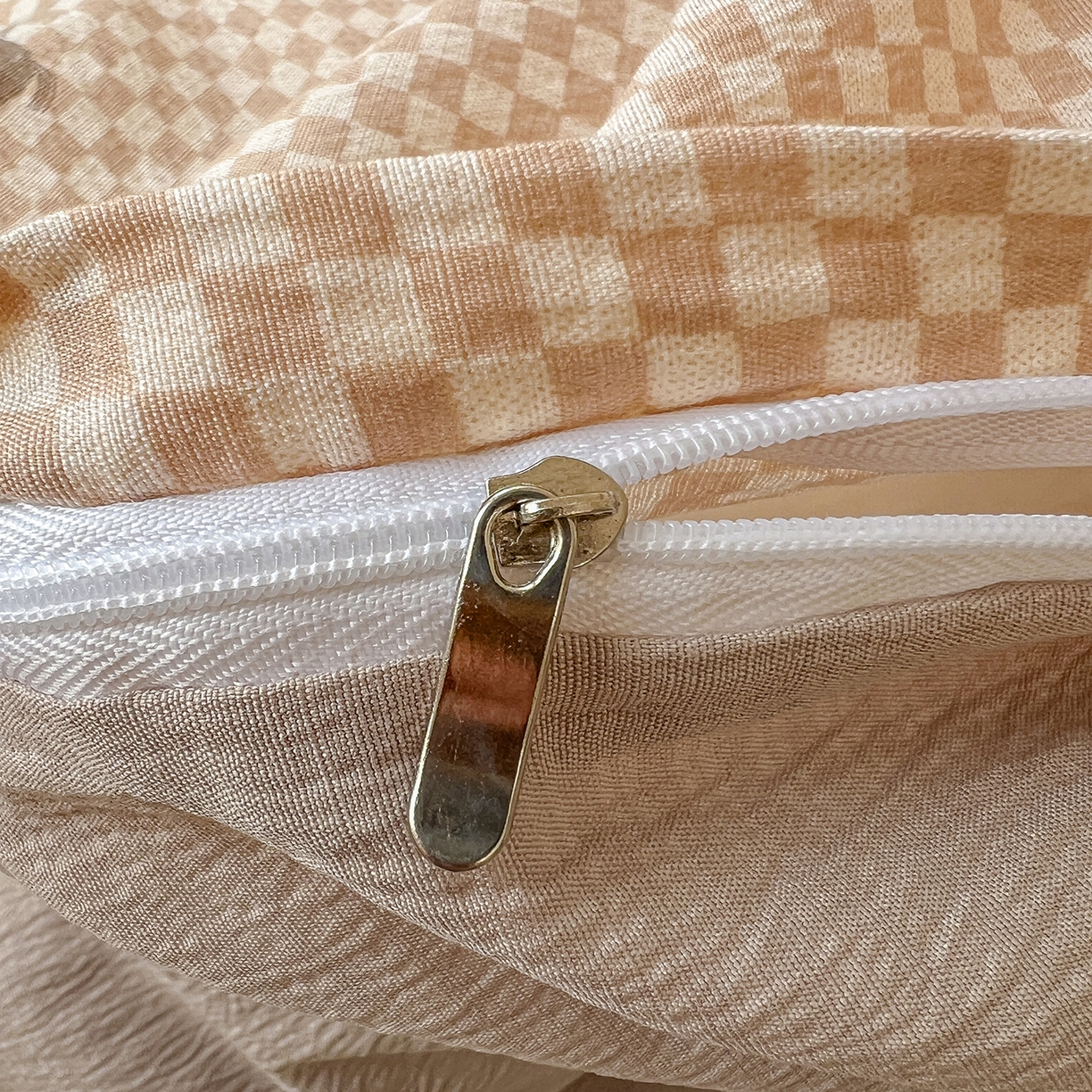 91家纺网 家纺一手货源 找家纺 金梦拉家纺 2026春夏新款云感双层纱皱皱纱系列四件套 小马咖