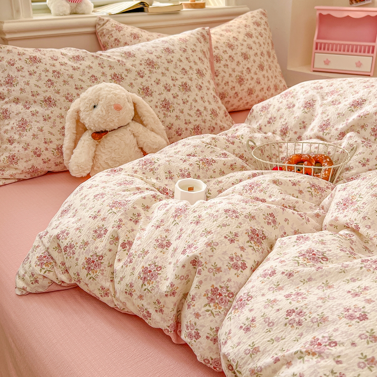 91家纺网 家纺一手货源 找家纺 金梦拉家纺 2026春夏新款云感双层纱皱皱纱系列四件套 栀夏