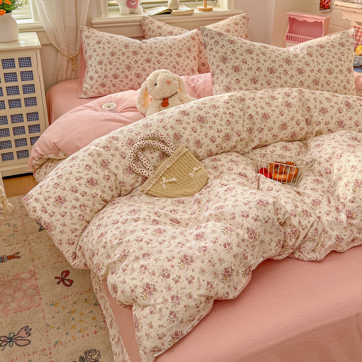 91家纺网 家纺一手货源 找家纺 金梦拉家纺 2026春夏新款云感双层纱皱皱纱系列四件套 栀夏