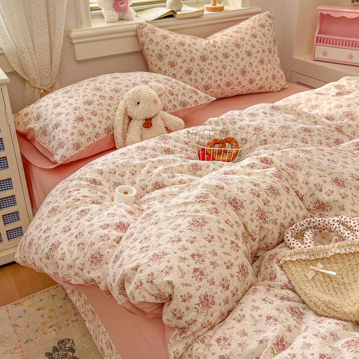 91家纺网 家纺一手货源 找家纺 金梦拉家纺 2026春夏新款云感双层纱皱皱纱系列四件套 栀夏