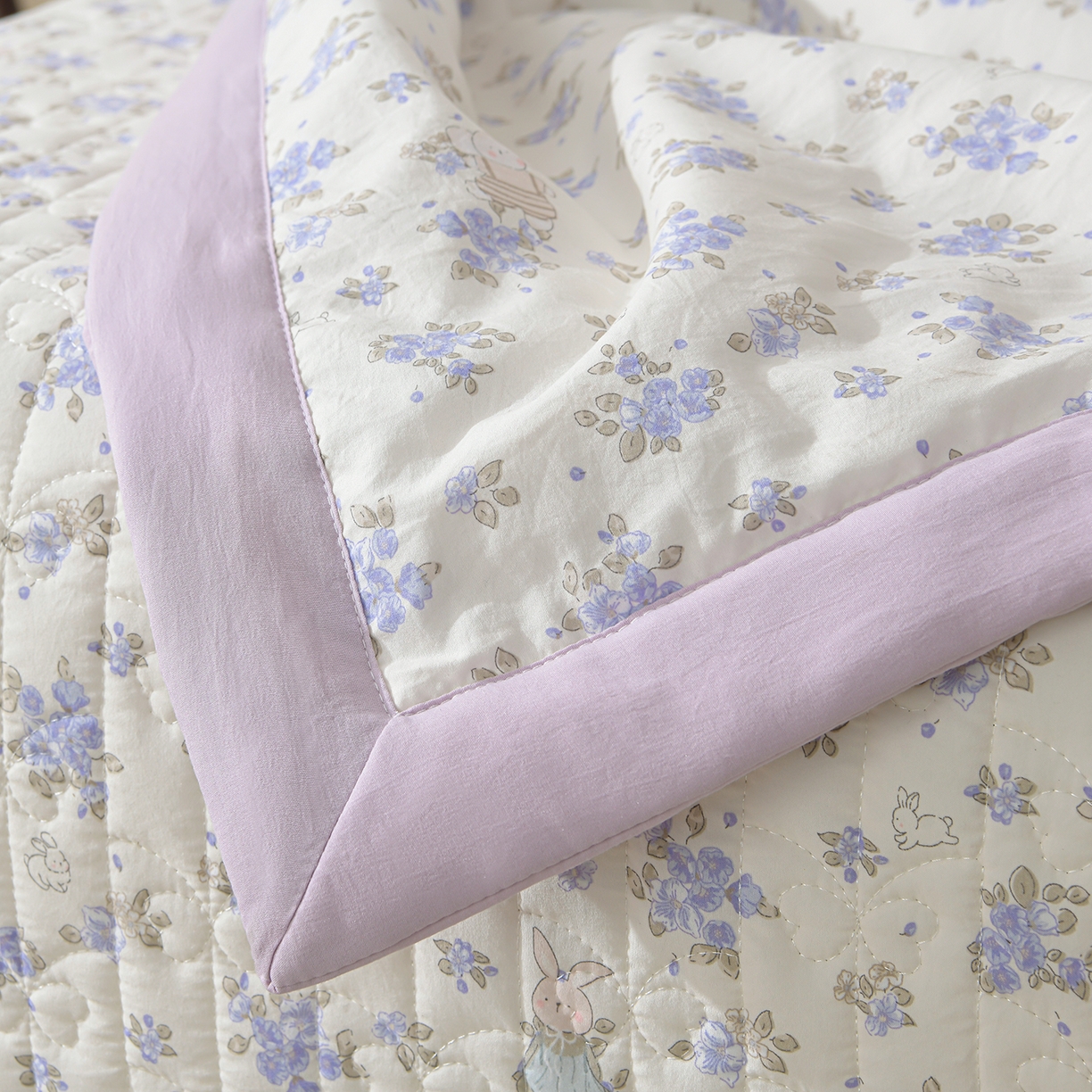 91家纺网 家纺一手货源 找家纺 金梦家居 2026新款水洗棉床盖夏被款四件套 花香萌兔