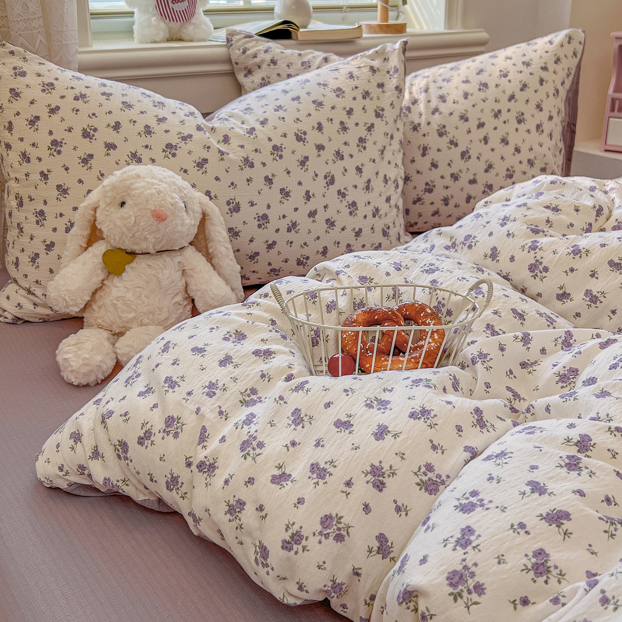 91家纺网 家纺一手货源 找家纺 金梦拉家纺 2026春夏新款云感双层纱皱皱纱系列四件套 紫色风信