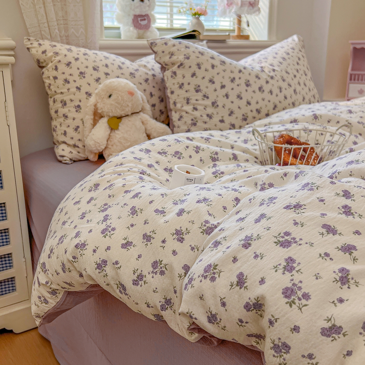 91家纺网 家纺一手货源 找家纺 金梦拉家纺 2026春夏新款云感双层纱皱皱纱系列四件套 紫色风信