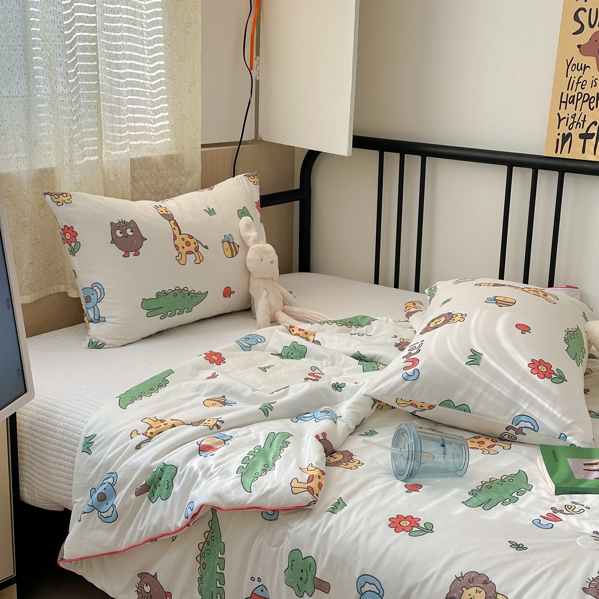 91家纺网 家纺一手货源 找家纺 咏绒家纺工厂店 厂家直销网销爆款花型永不断货2025春夏新款A类牛奶针织棉大豆夏被（长期款） 嗡嗡森林