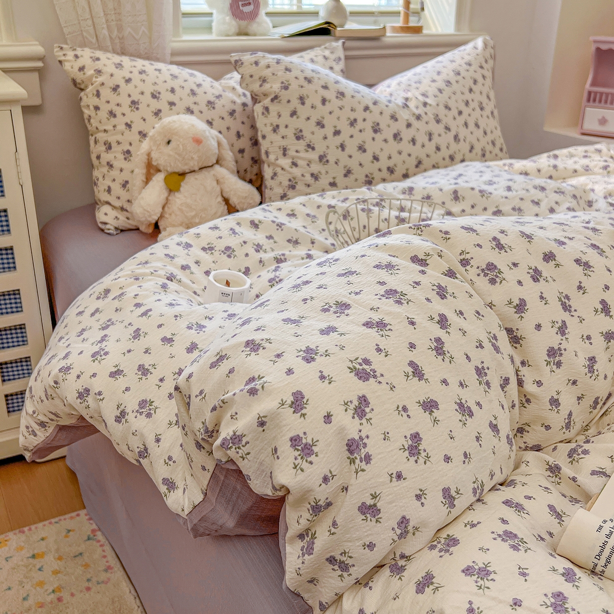 91家纺网 家纺一手货源 找家纺 金梦拉家纺 2026春夏新款云感双层纱皱皱纱系列四件套 紫色风信