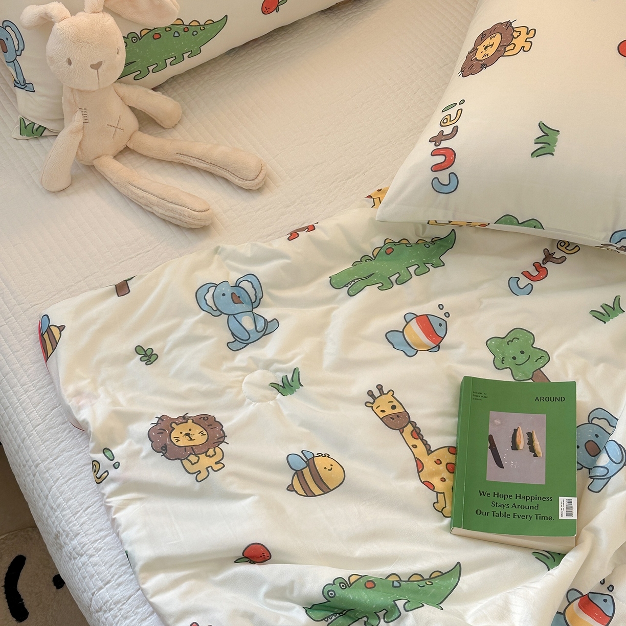 91家纺网 家纺一手货源 找家纺 咏绒家纺工厂店 厂家直销网销爆款花型永不断货2025春夏新款A类牛奶针织棉大豆夏被（长期款） 嗡嗡森林