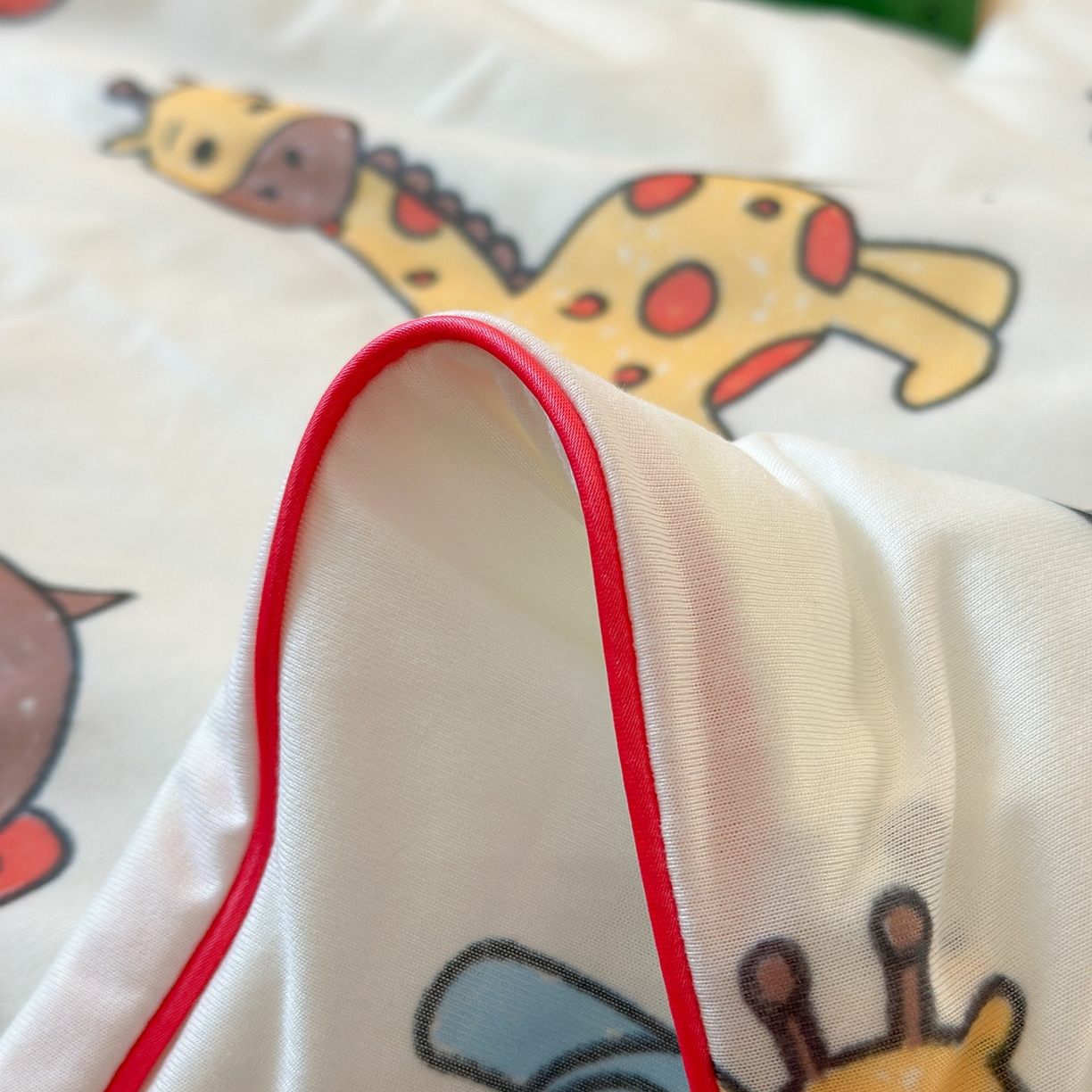 91家纺网 家纺一手货源 找家纺 咏绒家纺工厂店 厂家直销网销爆款花型永不断货2025春夏新款A类牛奶针织棉大豆夏被（长期款） 嗡嗡森林