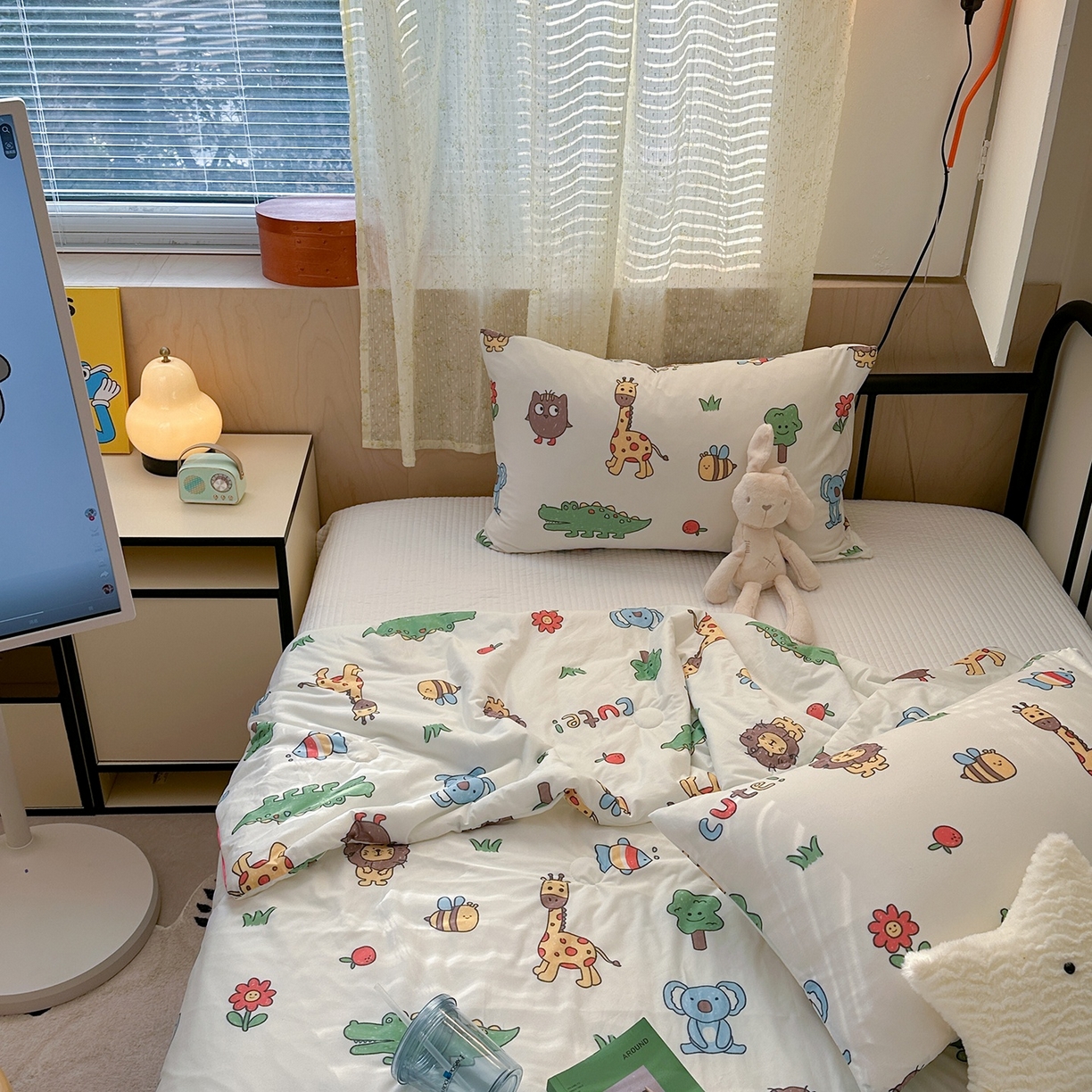 91家纺网 家纺一手货源 找家纺 咏绒家纺工厂店 厂家直销网销爆款花型永不断货2025春夏新款A类牛奶针织棉大豆夏被（长期款） 嗡嗡森林