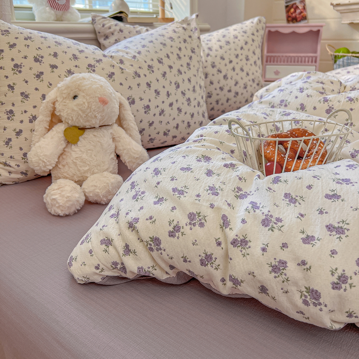 91家纺网 家纺一手货源 找家纺 金梦拉家纺 2026春夏新款云感双层纱皱皱纱系列四件套 紫色风信