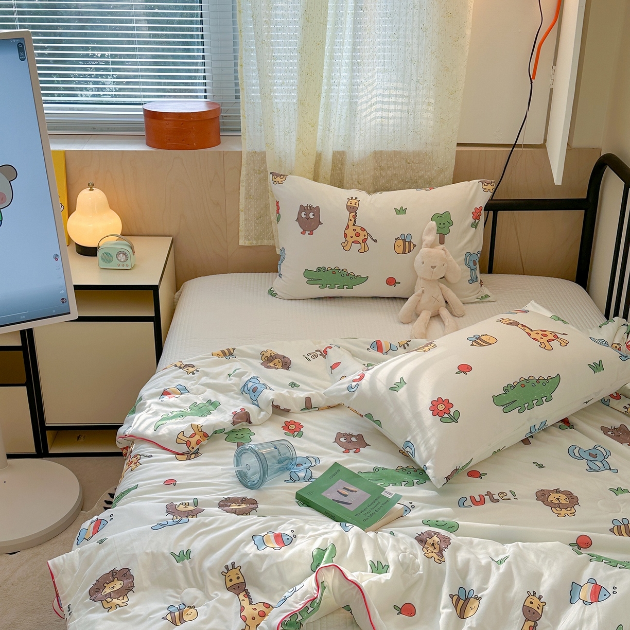 91家纺网 家纺一手货源 找家纺 咏绒家纺工厂店 厂家直销网销爆款花型永不断货2025春夏新款A类牛奶针织棉大豆夏被（长期款） 嗡嗡森林