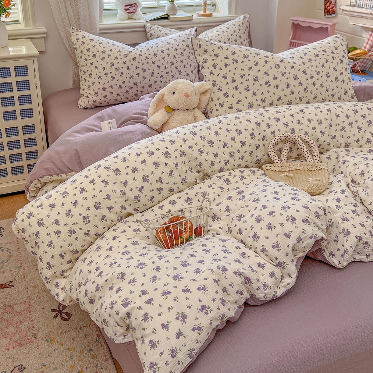 91家纺网 家纺一手货源 找家纺 金梦拉家纺 2026春夏新款云感双层纱皱皱纱系列四件套 紫色风信