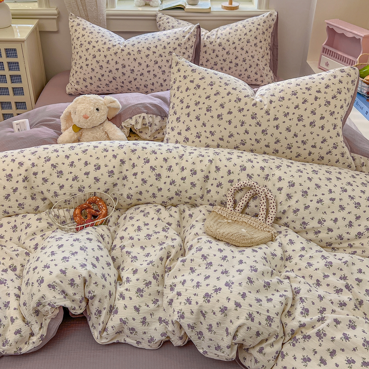 91家纺网 家纺一手货源 找家纺 金梦拉家纺 2026春夏新款云感双层纱皱皱纱系列四件套 紫色风信