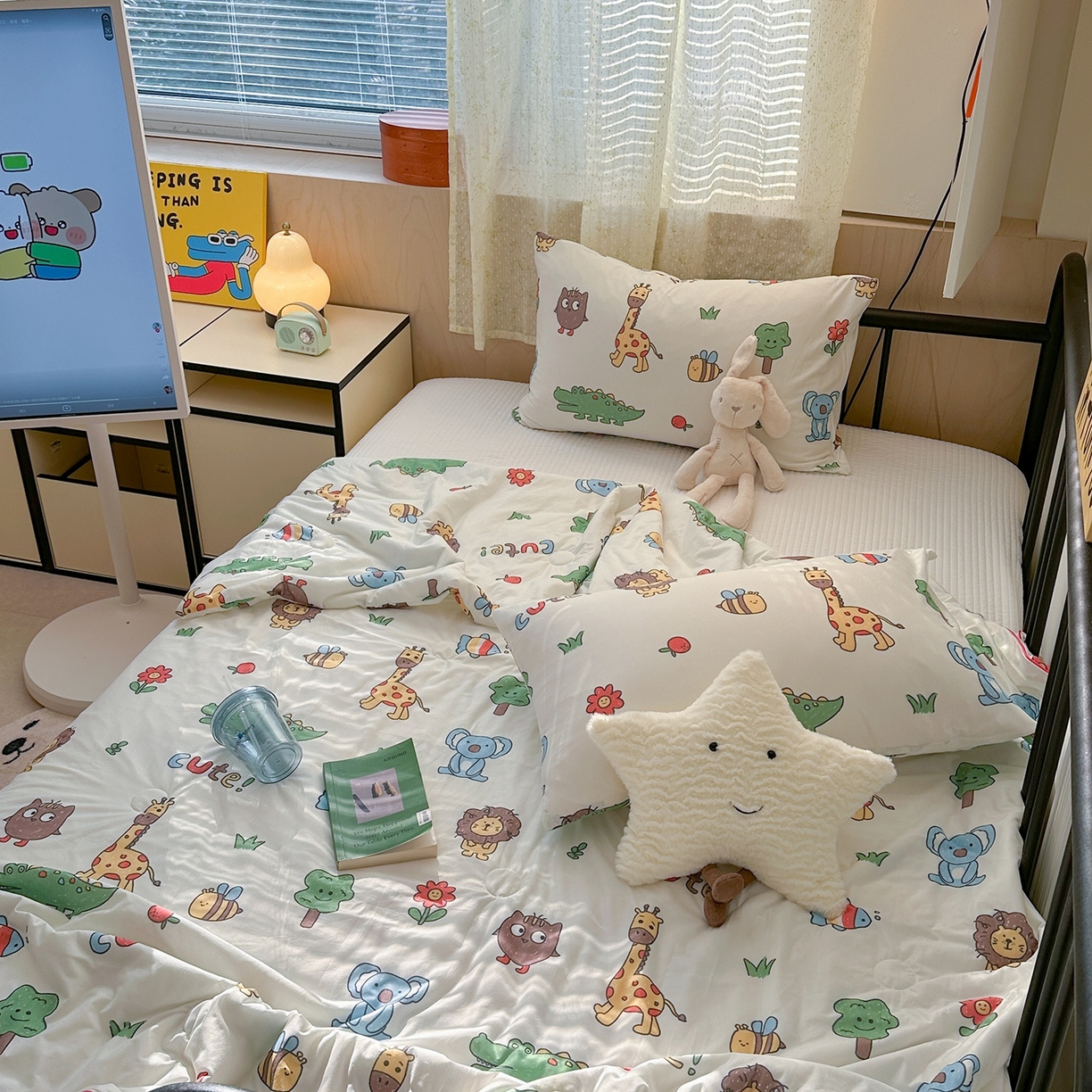 91家纺网 家纺一手货源 找家纺 咏绒家纺工厂店 厂家直销网销爆款花型永不断货2025春夏新款A类牛奶针织棉大豆夏被（长期款） 嗡嗡森林