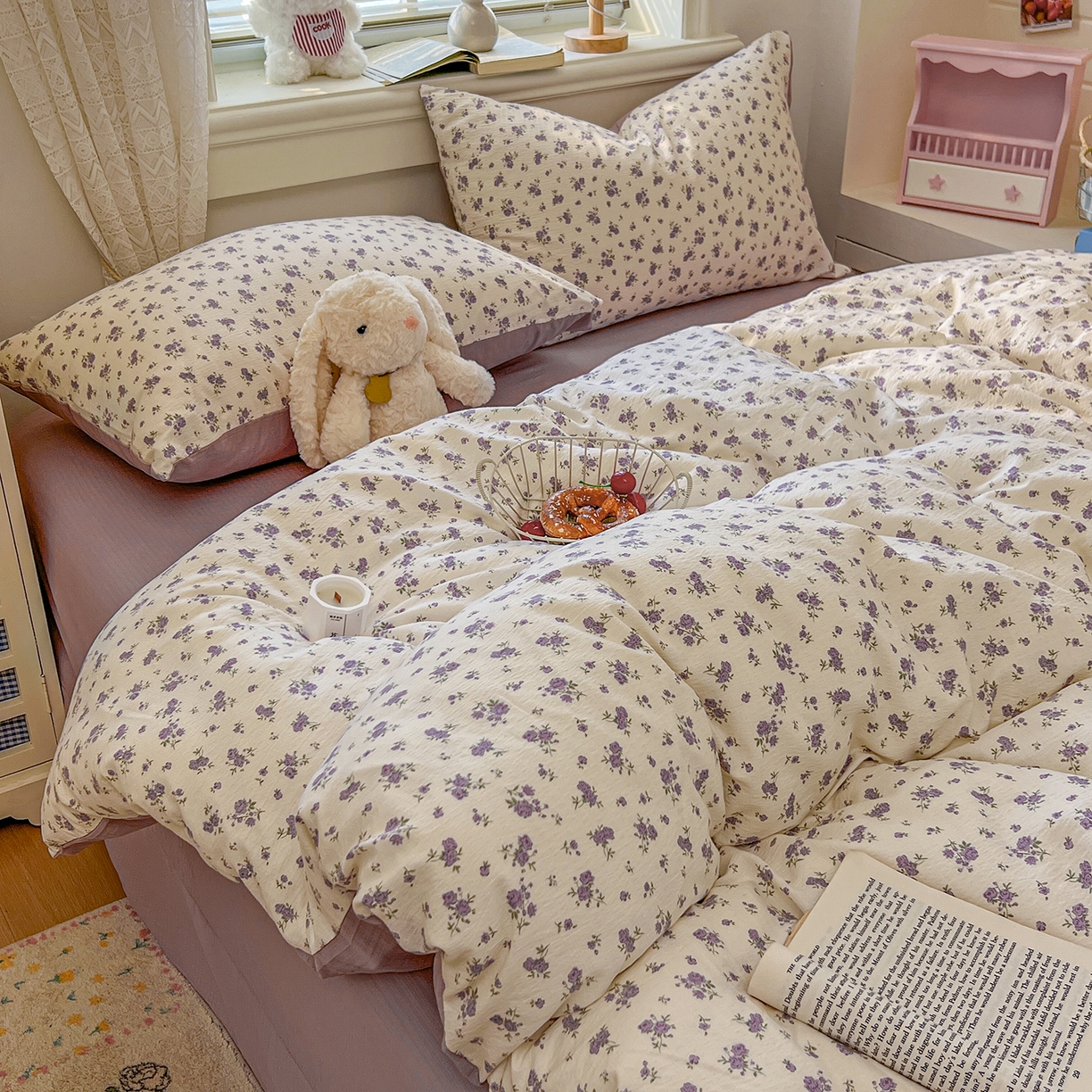 91家纺网 家纺一手货源 找家纺 金梦拉家纺 2026春夏新款云感双层纱皱皱纱系列四件套 紫色风信