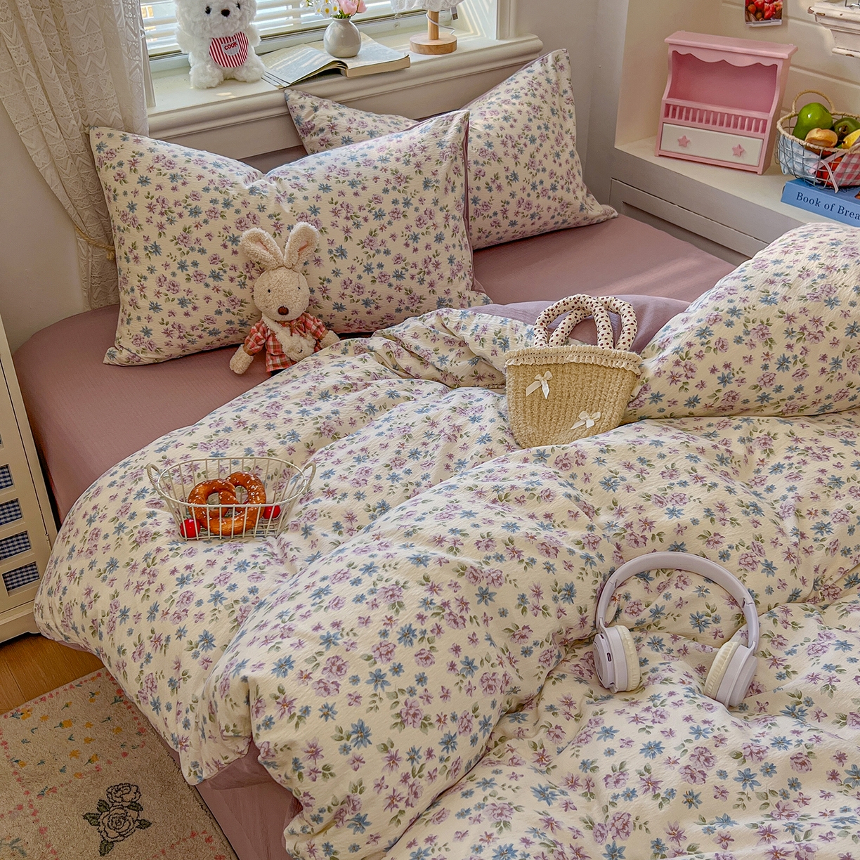 91家纺网 家纺一手货源 找家纺 金梦拉家纺 2026春夏新款云感双层纱皱皱纱系列四件套 紫韵花茶