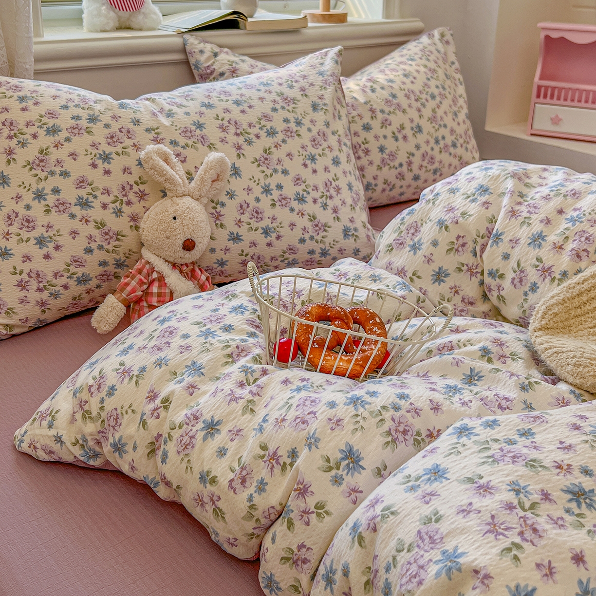 91家纺网 家纺一手货源 找家纺 金梦拉家纺 2026春夏新款云感双层纱皱皱纱系列四件套 紫韵花茶