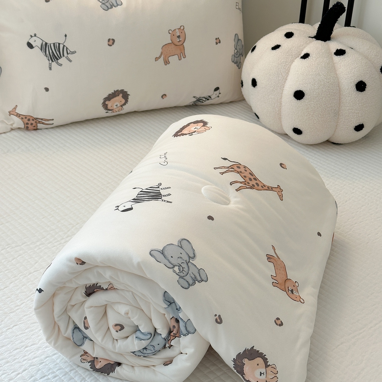 91家纺网 家纺一手货源 找家纺 咏绒家纺工厂店 厂家直销网销爆款花型永不断货2025春夏新款A类牛奶针织棉大豆夏被（长期款） 小动物们