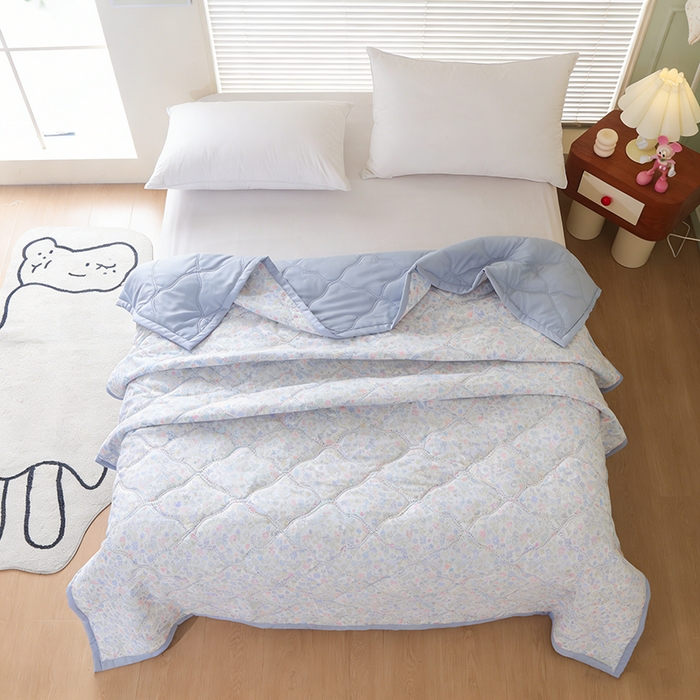 91家纺网 家纺一手货源 找家纺 诗雅纺织 2025新款超柔水洗棉夏凉被空调被超声波压花夏被礼品被 花海