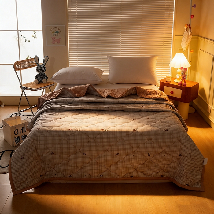 91家纺网 家纺一手货源 找家纺 诗雅纺织 2025新款超柔水洗棉夏凉被空调被超声波压花夏被礼品被 小马格