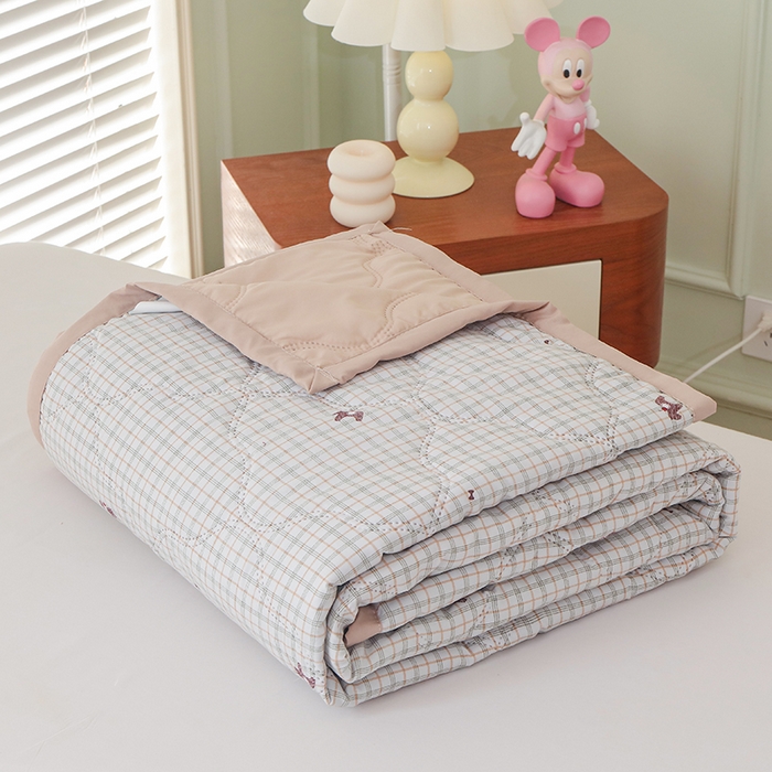 91家纺网 家纺一手货源 找家纺 诗雅纺织 2025新款超柔水洗棉夏凉被空调被超声波压花夏被礼品被 小马格