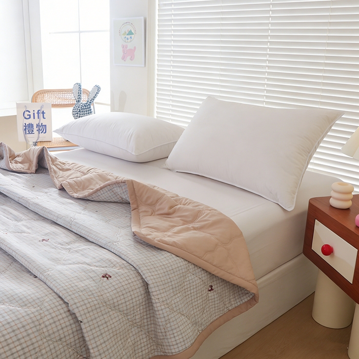 91家纺网 家纺一手货源 找家纺 诗雅纺织 2025新款超柔水洗棉夏凉被空调被超声波压花夏被礼品被 小马格