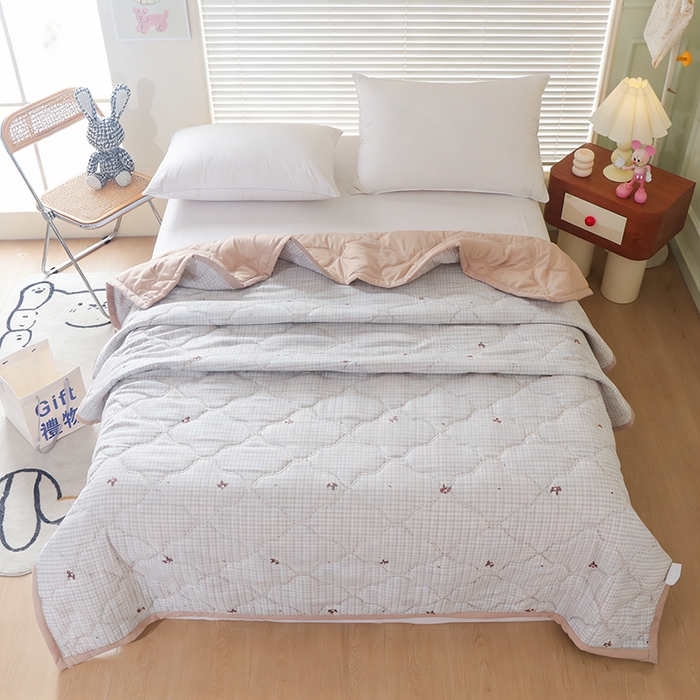 91家纺网 家纺一手货源 找家纺 诗雅纺织 2025新款超柔水洗棉夏凉被空调被超声波压花夏被礼品被 小马格