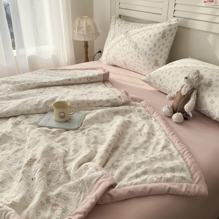 91家纺网 家纺一手货源 找家纺 盛凡家纺 2026新款小清新抗菌夏被夏凉被空调被被子被芯夏被四件套 芭比熊