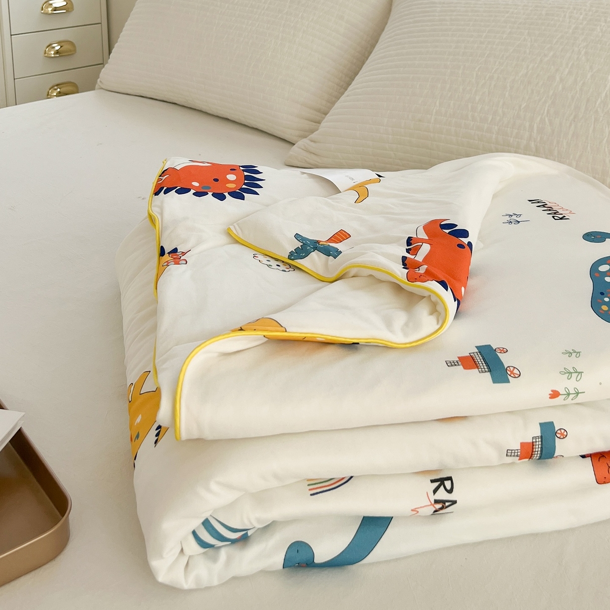 91家纺网 家纺一手货源 找家纺 咏绒家纺工厂店 厂家直销网销爆款花型永不断货2025春夏新款A类牛奶针织棉大豆夏被（长期款） 侏罗纪