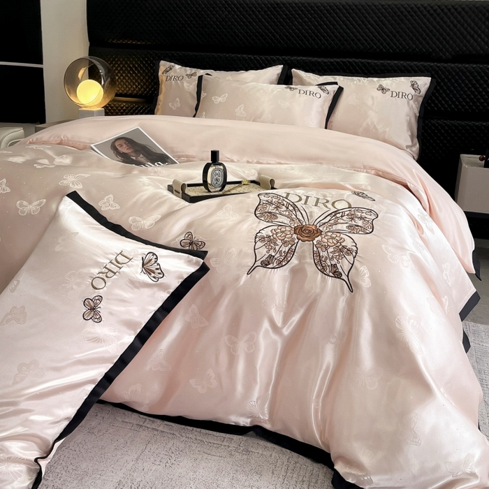 91家纺网 家纺一手货源 找家纺 金牛座家纺 2026新款贡缎亮丝提花刺绣四件套-蝶韵 蝶韵-浅粉