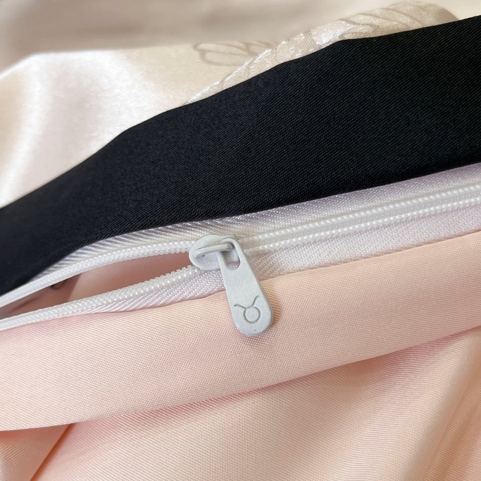 91家纺网 家纺一手货源 找家纺 金牛座家纺 2026新款贡缎亮丝提花刺绣四件套-蝶韵 蝶韵-浅粉