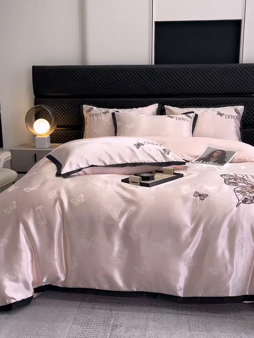 91家纺网 家纺一手货源 找家纺 金牛座家纺 2026新款贡缎亮丝提花刺绣四件套-蝶韵 蝶韵-浅粉