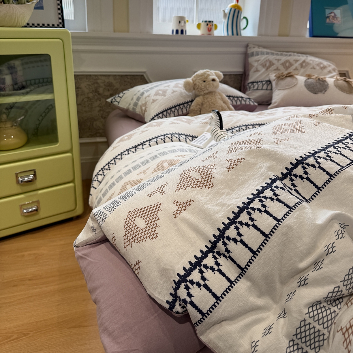 91家纺网 家纺一手货源 找家纺 盼季家纺 2026新款简单款105g泡芙棉印花四件套-费尔岛 费尔岛系列-米基亚