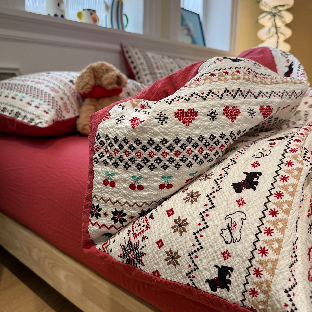 91家纺网 家纺一手货源 找家纺 盼季家纺 2026新款简单款105g泡芙棉印花四件套-费尔岛 费尔岛系列-酱子狗