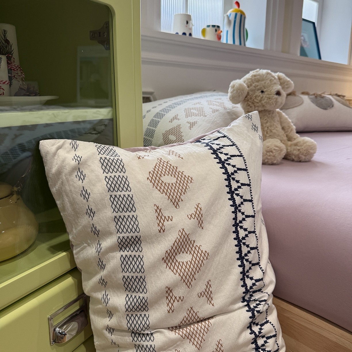 91家纺网 家纺一手货源 找家纺 盼季家纺 2026新款简单款105g泡芙棉印花四件套-费尔岛 费尔岛系列-米基亚