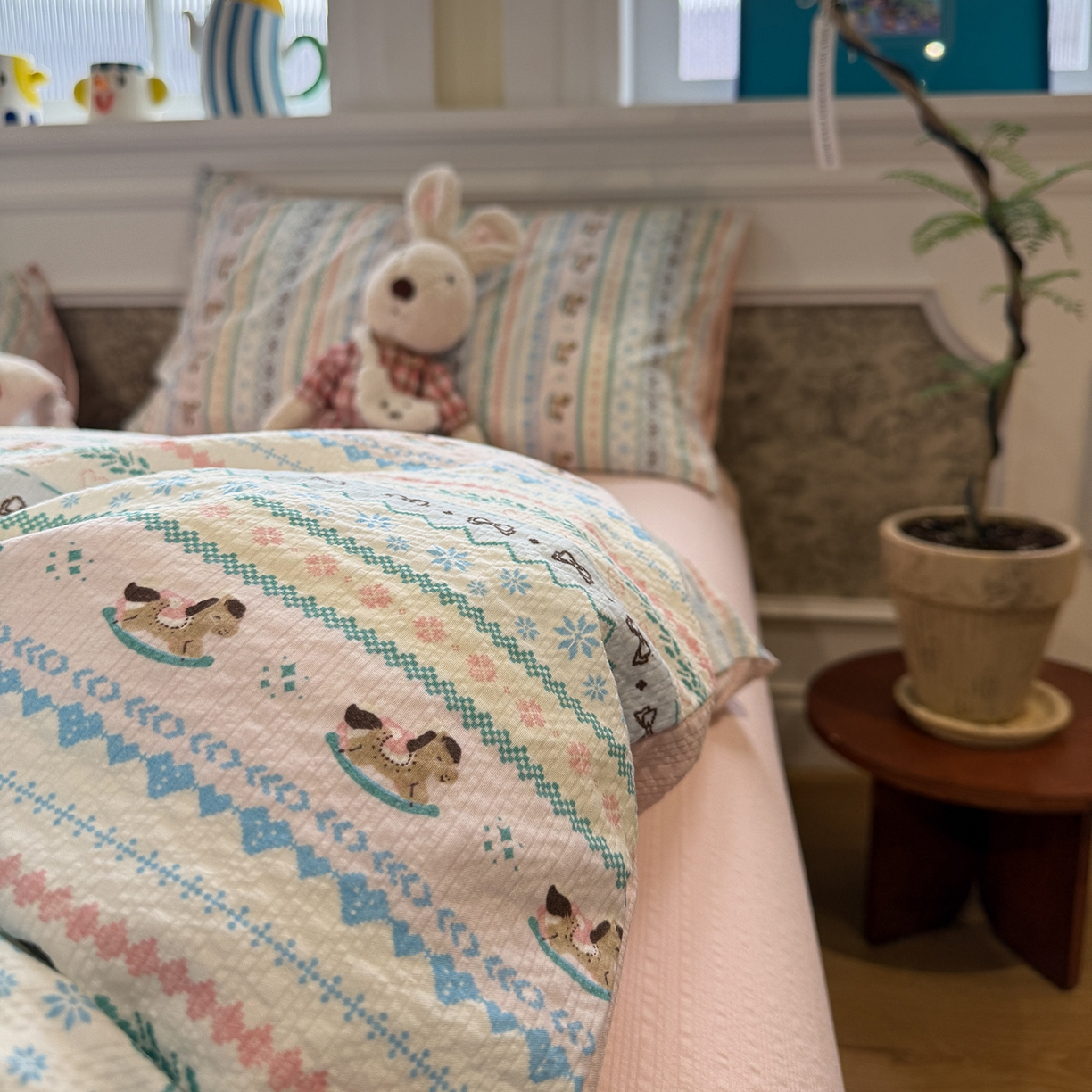 91家纺网 家纺一手货源 找家纺 盼季家纺 2026新款简单款105g泡芙棉印花四件套-费尔岛 费尔岛系列-马里奥粉