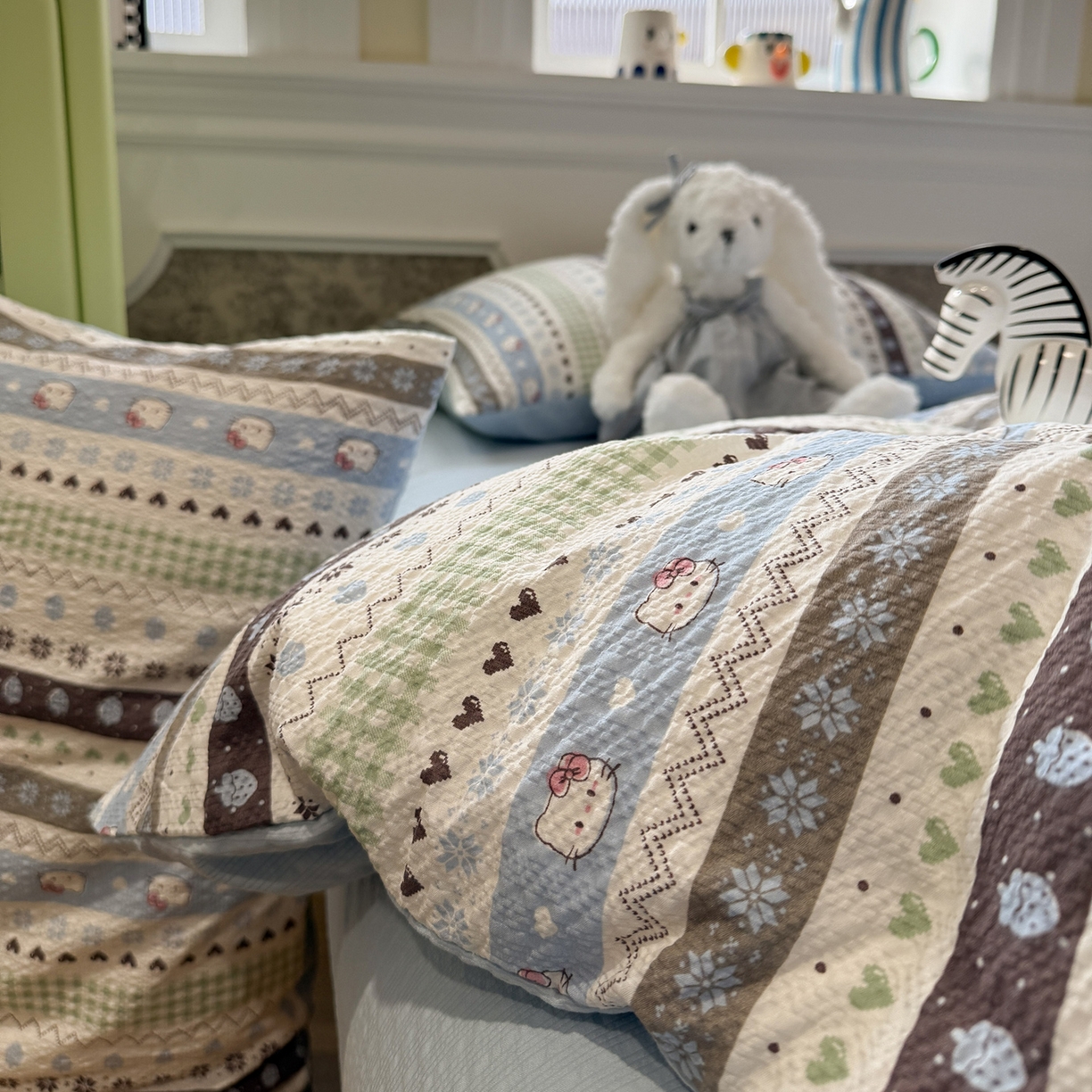 91家纺网 家纺一手货源 找家纺 盼季家纺 2026新款简单款105g泡芙棉印花四件套-费尔岛 费尔岛系列-喵喵