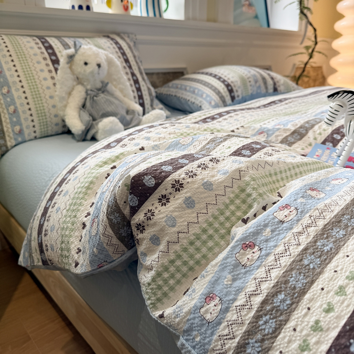 91家纺网 家纺一手货源 找家纺 盼季家纺 2026新款简单款105g泡芙棉印花四件套-费尔岛 费尔岛系列-喵喵