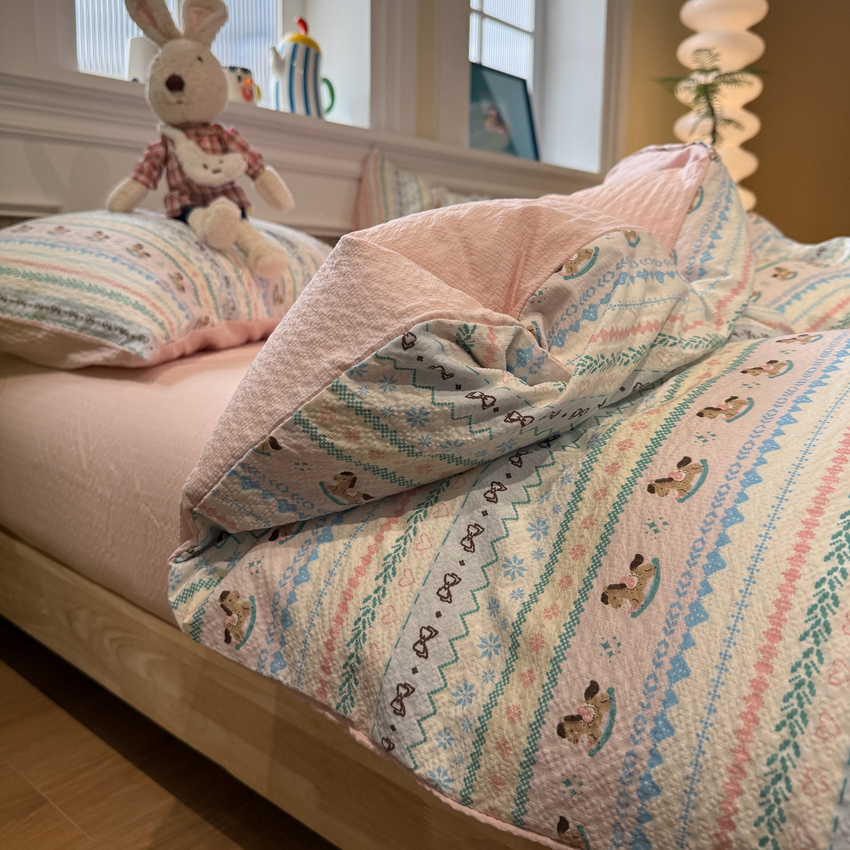 91家纺网 家纺一手货源 找家纺 （总）盼季家纺 2026新款简单款105g泡芙棉印花四件套-费尔岛