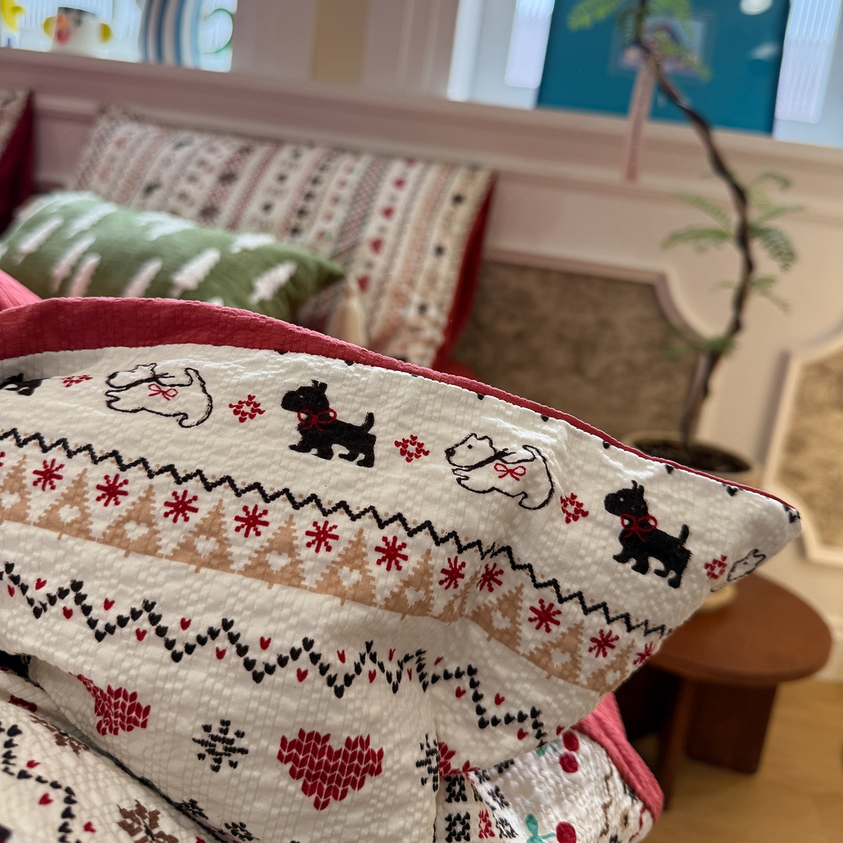 91家纺网 家纺一手货源 找家纺 盼季家纺 2026新款简单款105g泡芙棉印花四件套-费尔岛 费尔岛系列-酱子狗