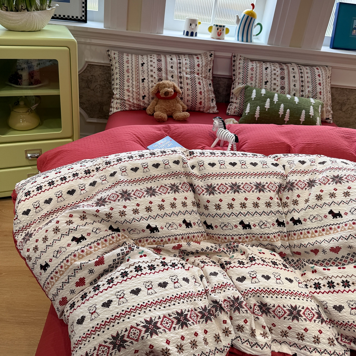 91家纺网 家纺一手货源 找家纺 盼季家纺 2026新款简单款105g泡芙棉印花四件套-费尔岛 费尔岛系列-酱子狗