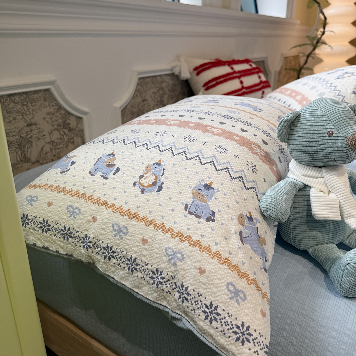 91家纺网 家纺一手货源 找家纺 盼季家纺 2026新款简单款105g泡芙棉印花四件套-费尔岛 费尔岛系列-马里奥