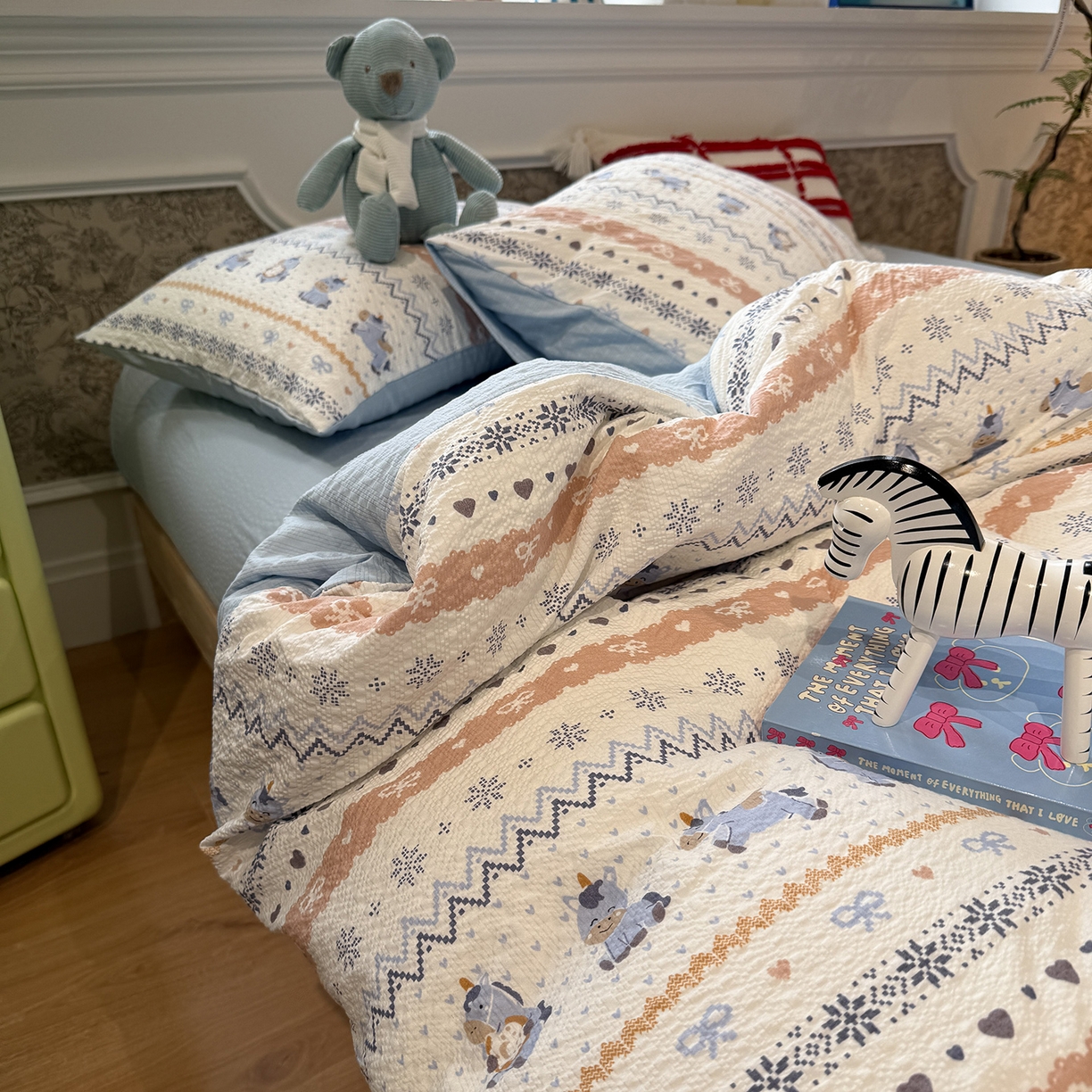 91家纺网 家纺一手货源 找家纺 盼季家纺 2026新款简单款105g泡芙棉印花四件套-费尔岛 费尔岛系列-马里奥