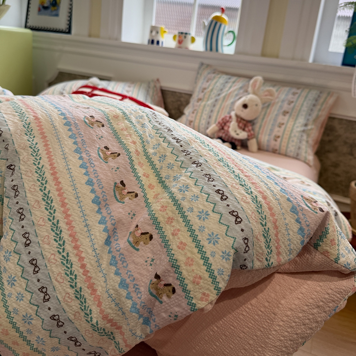 91家纺网 家纺一手货源 找家纺 盼季家纺 2026新款简单款105g泡芙棉印花四件套-费尔岛 费尔岛系列-马里奥粉