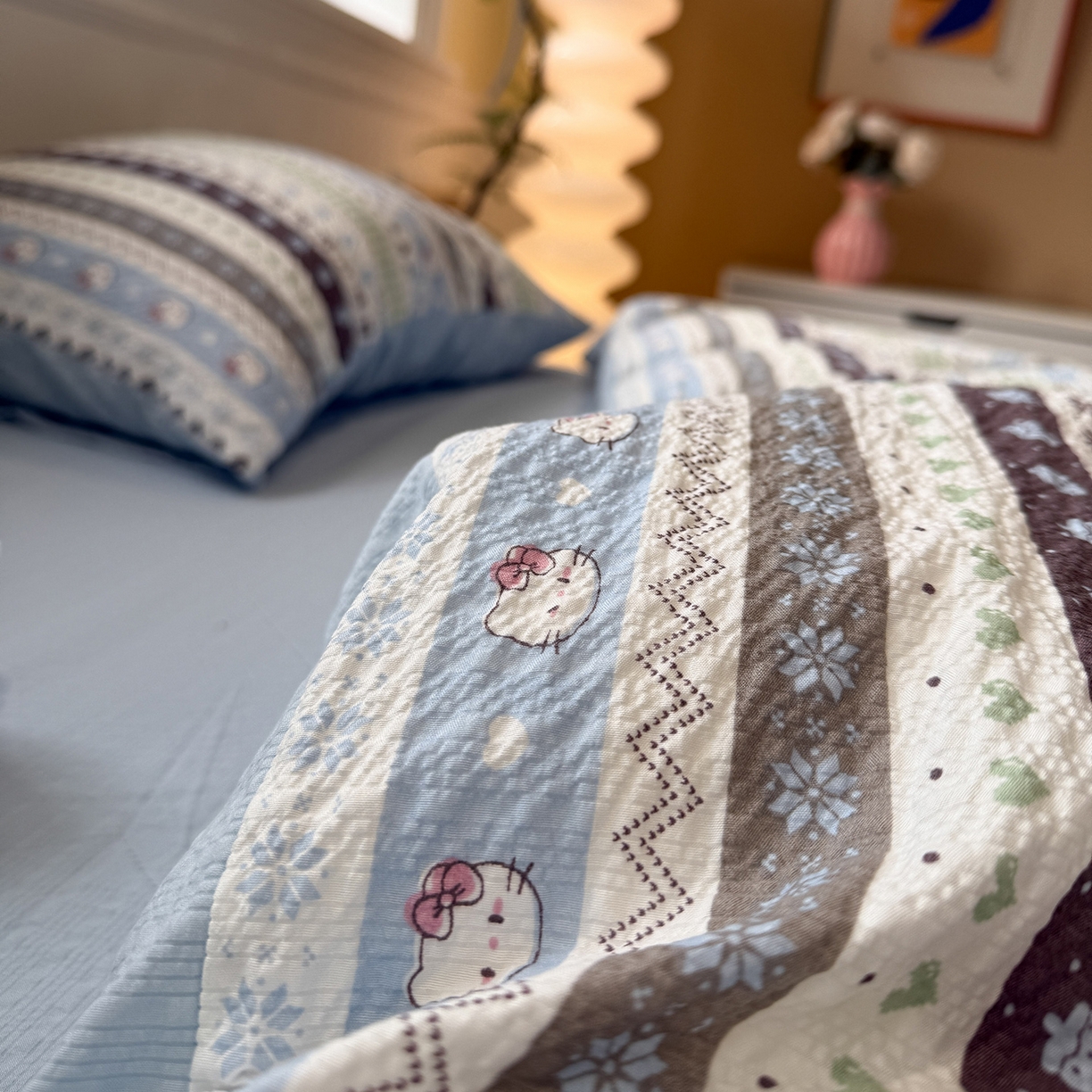 91家纺网 家纺一手货源 找家纺 盼季家纺 2026新款简单款105g泡芙棉印花四件套-费尔岛 费尔岛系列-喵喵