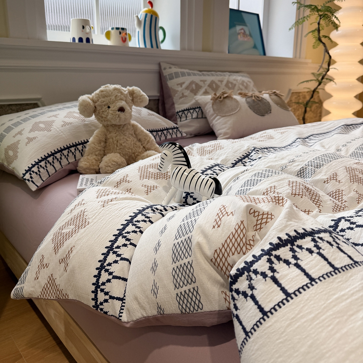 91家纺网 家纺一手货源 找家纺 盼季家纺 2026新款简单款105g泡芙棉印花四件套-费尔岛 费尔岛系列-米基亚