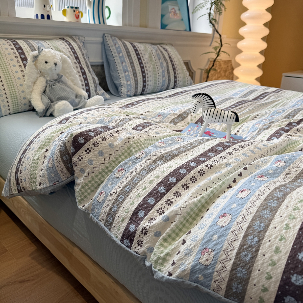 91家纺网 家纺一手货源 找家纺 （总）盼季家纺 2026新款简单款105g泡芙棉印花四件套-费尔岛